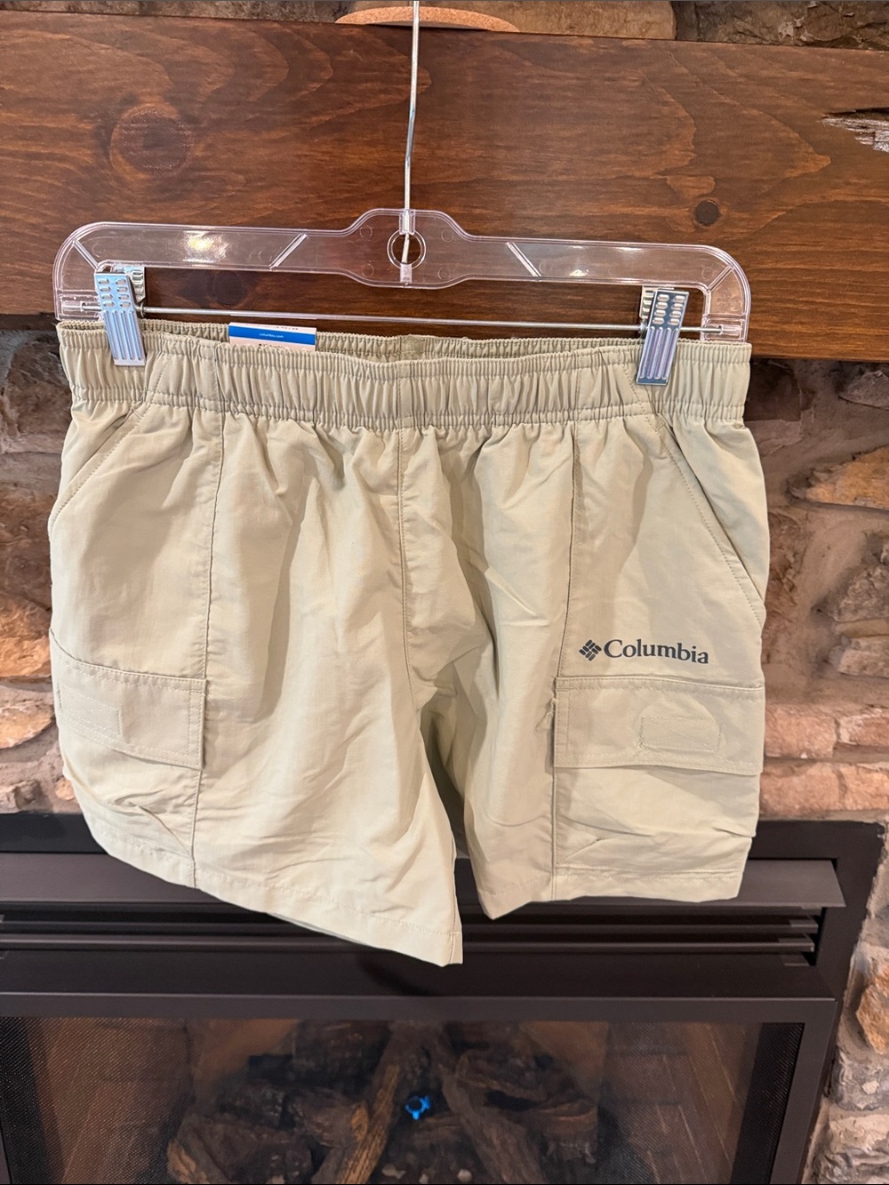 Columbia women’s khaki Light Tan Elastic-Waist Cargo Shorts